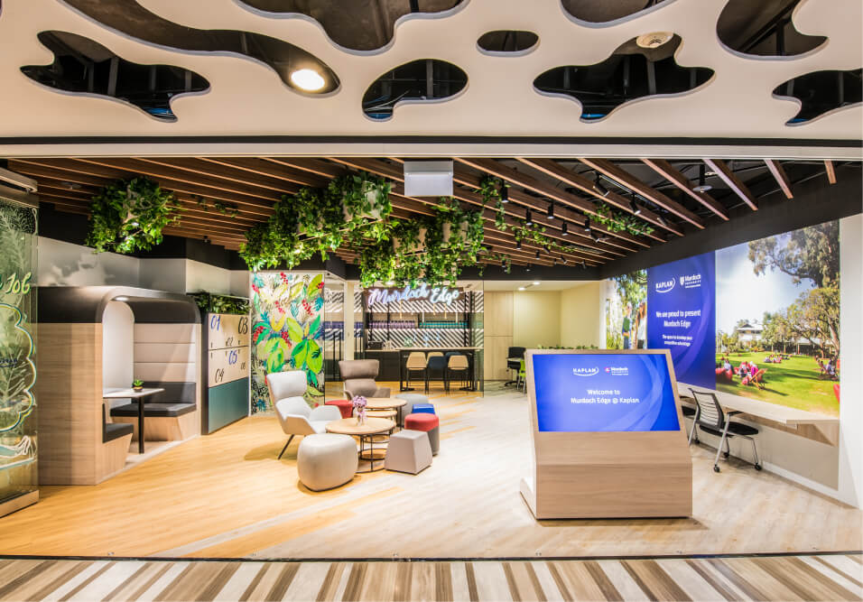 学生同士のコミュニケーションが育まれるラウンジ